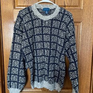 🦋3 for $10🦋 Towncraft Men's Navy Blue and Cream Sweater